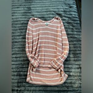 Old Navy Women’s Extra Large Tall pink and white striped knit sweater.